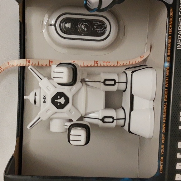 Sharper Image Infrared Control RC Wireless Battle Spacebot Mini Robot SEALED - Picture 2 of 14